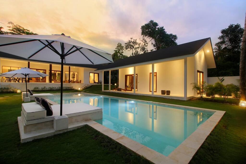 Modern And Stylish 3 Bedroom विला