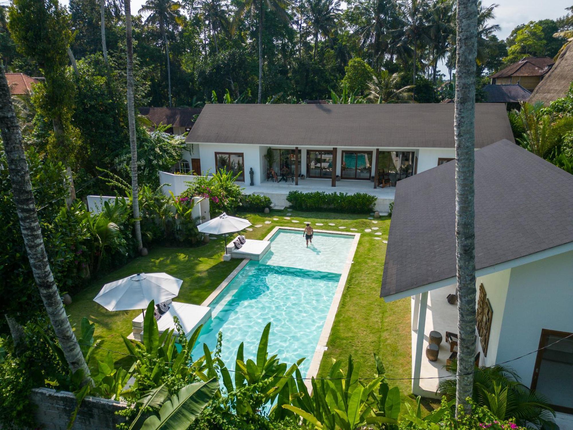 Modern And Stylish 3 Bedroom विला *